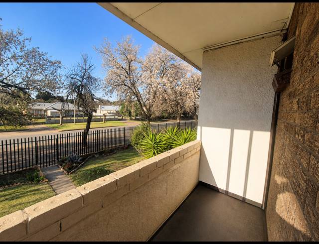 2 BEDROOM FLAT FOR SALE IN THREE RIVERS